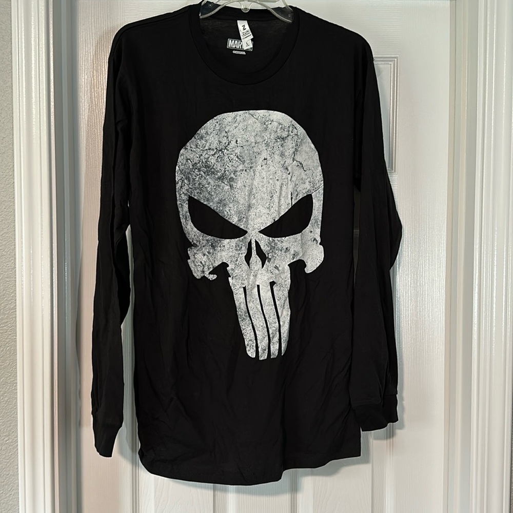 Men’s BoxLunch Marvel The Punisher long sleeve tee- NWOT